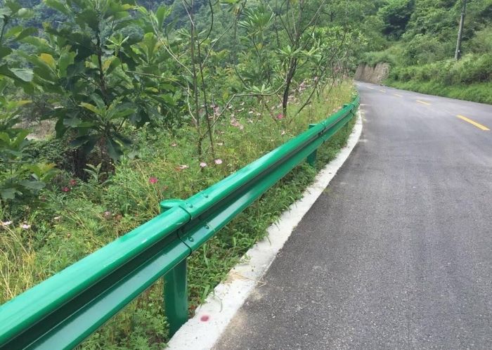 廣東護(hù)欄,東莞護(hù)欄,圍墻護(hù)欄,陽臺護(hù)欄,安全防護(hù)欄