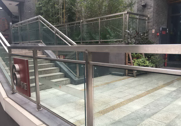 廣東護(hù)欄,東莞護(hù)欄,圍墻護(hù)欄,陽臺(tái)護(hù)欄,安全防護(hù)欄